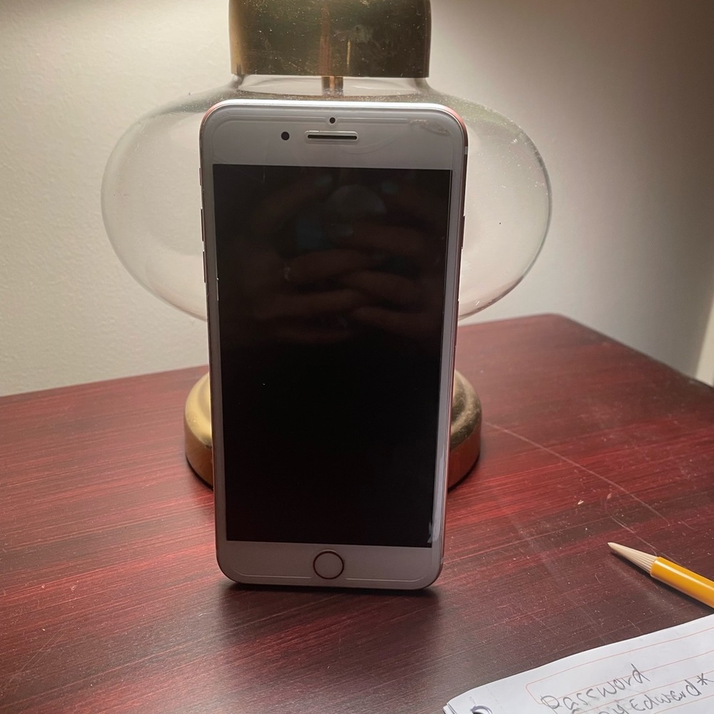 Apple iPhone 7 Plus - Picture 2 of 3
